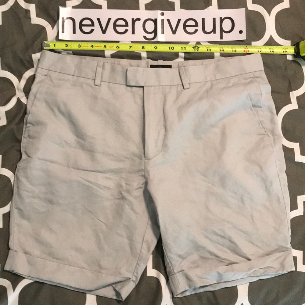 H&M 8” inseam slim fit light gray shorts